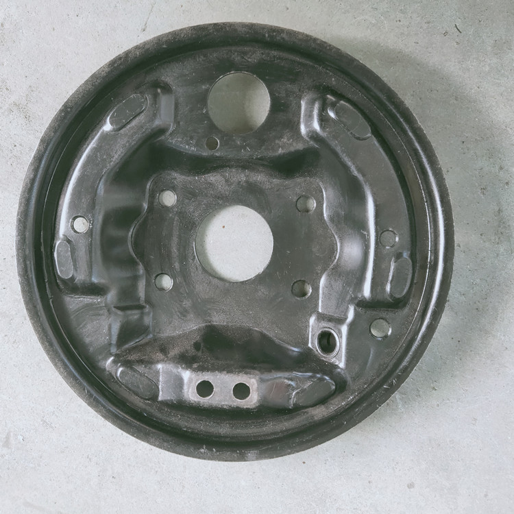 五金沖壓件生產廠家選擇模具結構形式的依據